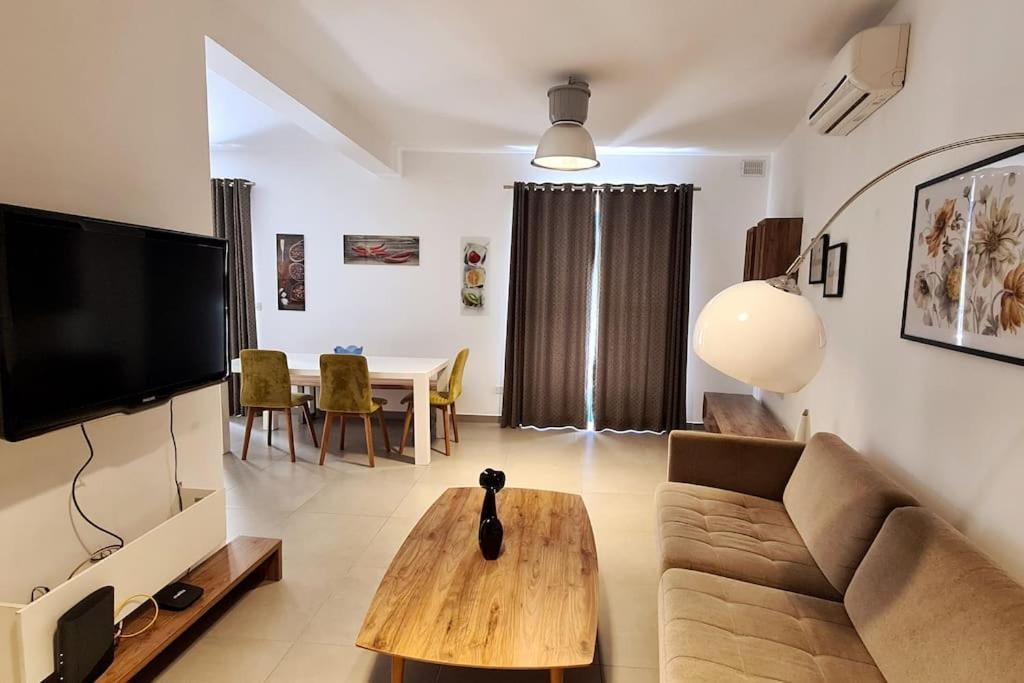 Cozy Inside.City & Beach Outside Apartment Sliema Bagian luar foto