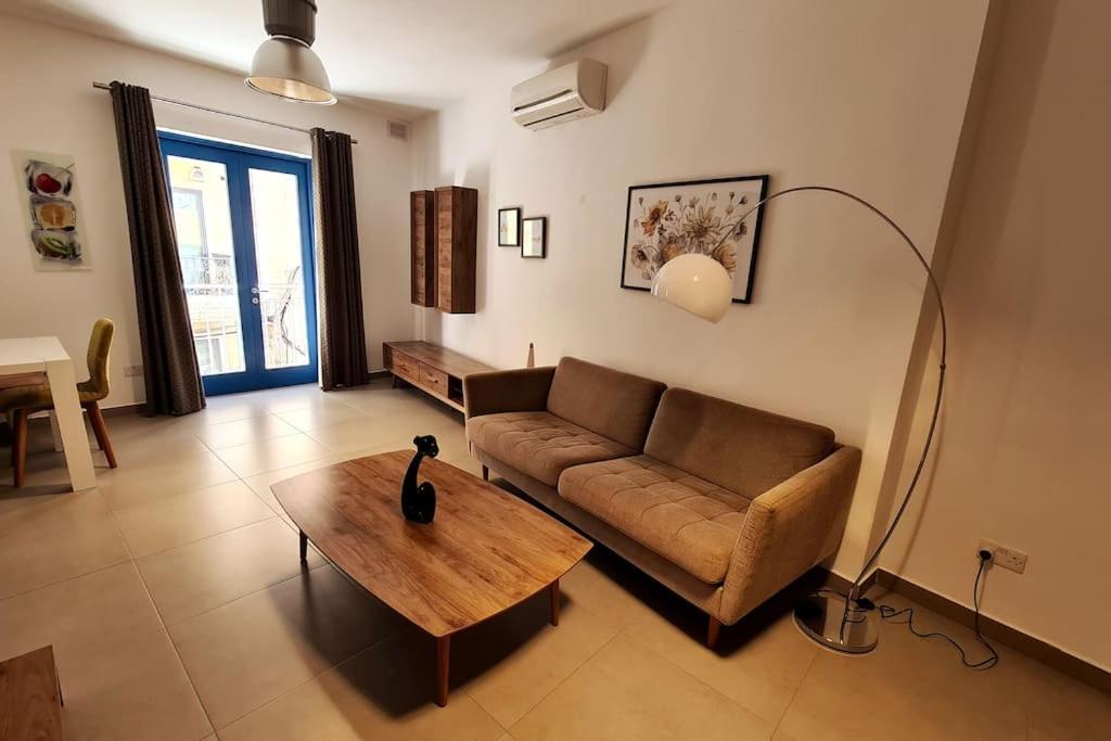Cozy Inside.City & Beach Outside Apartment Sliema Bagian luar foto