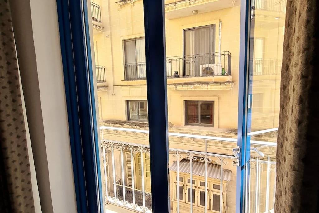 Cozy Inside.City & Beach Outside Apartment Sliema Bagian luar foto