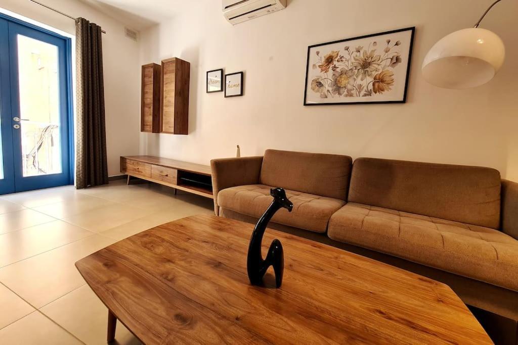 Cozy Inside.City & Beach Outside Apartment Sliema Bagian luar foto