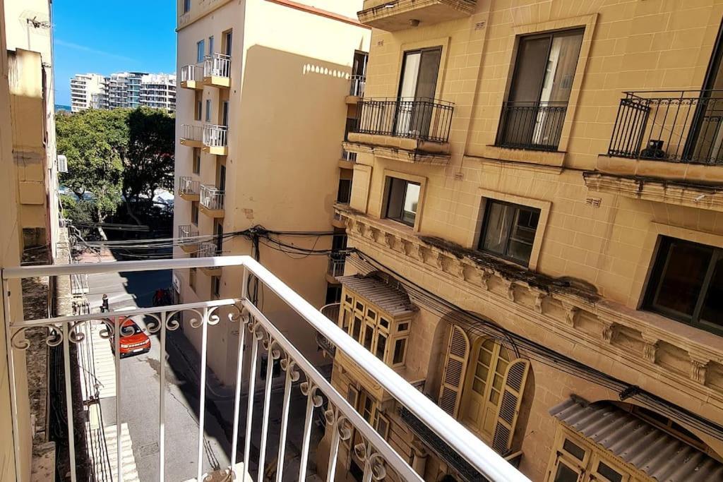 Cozy Inside.City & Beach Outside Apartment Sliema Bagian luar foto