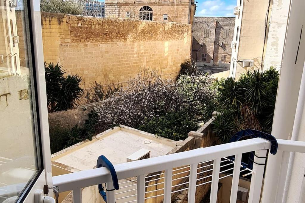 Cozy Inside.City & Beach Outside Apartment Sliema Bagian luar foto